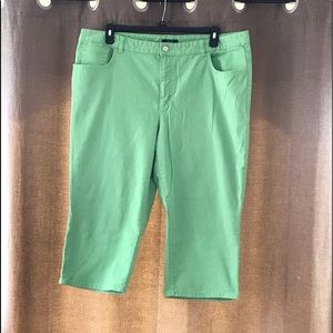 NWOT. Denim weight capris